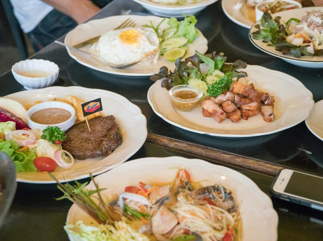 Ban Tha Kradat餐馆和美食-Bridge Bar