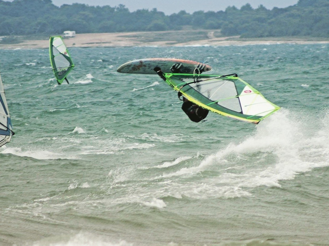Windsurf Center Red Island-罗维尼必去景点