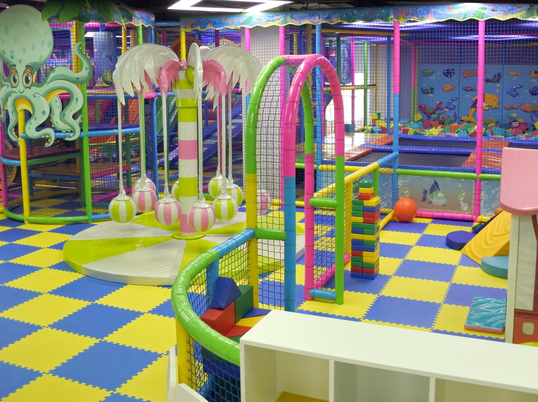 Gorozhenovo旅游景点-Territory of Entertainment "Malenkiye Lichnosti"