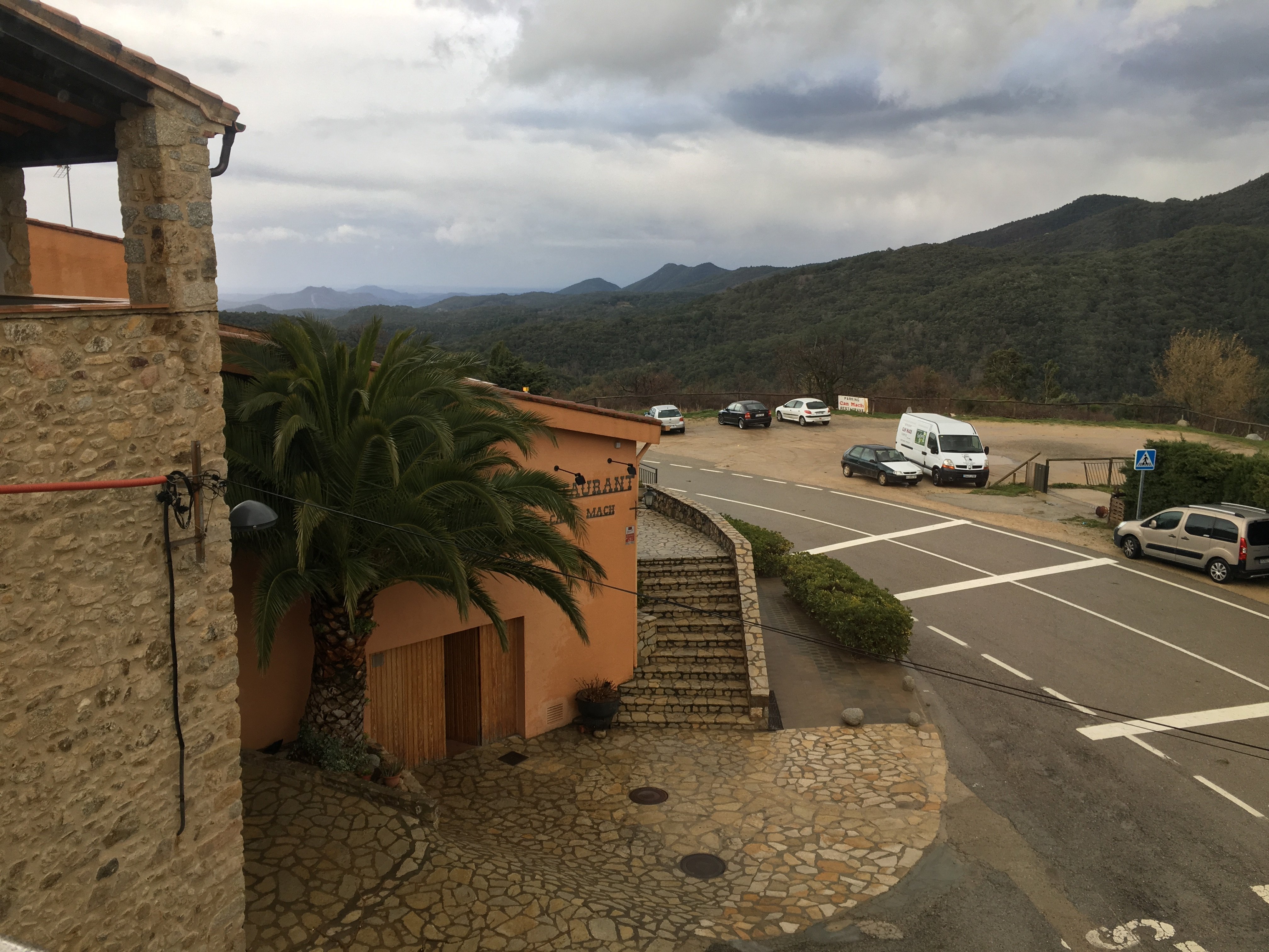 Restaurante y Alojamiento Can Mach-官方