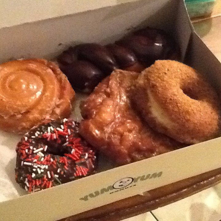 La Palma餐馆和美食-Yum-Yum Donuts