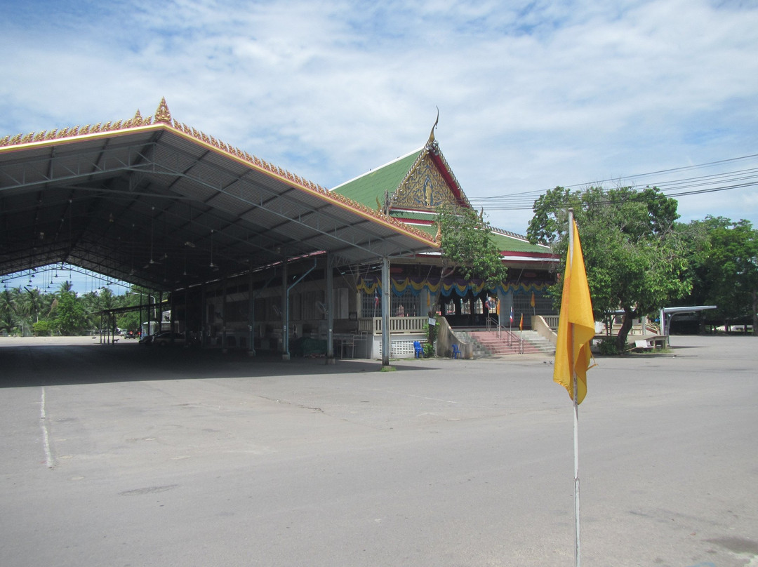 Wat Rat Charoen Tham景点图片