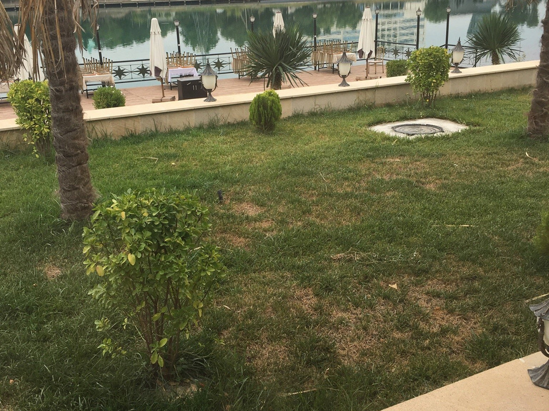 Semeni Hotel & Restaurant主图