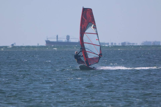 North Beach Windsurfing-圣彼得海滩必去景点