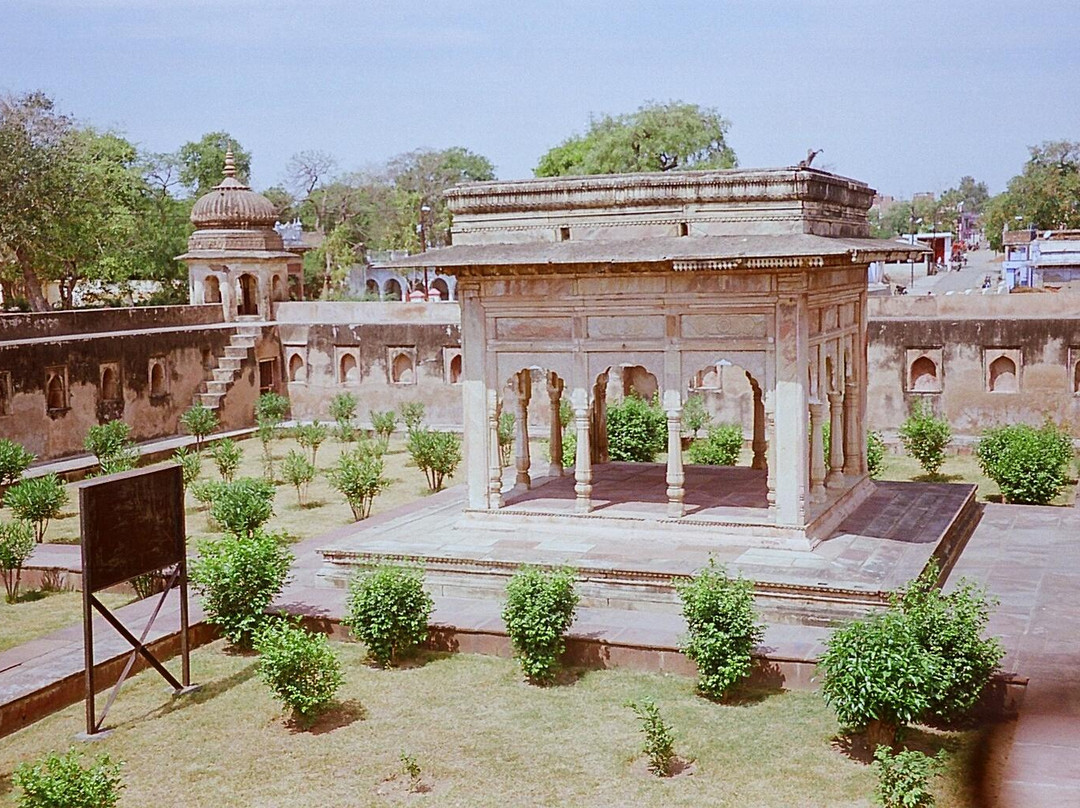 Maharaja Gangadhar Rao ki Chatri景点图片