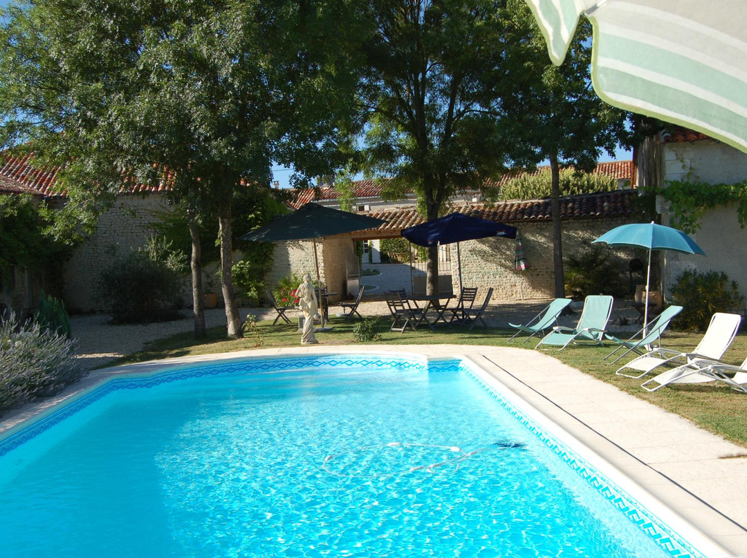 Lignieres-Sonneville酒店住宿-Le Logis Du Paradis