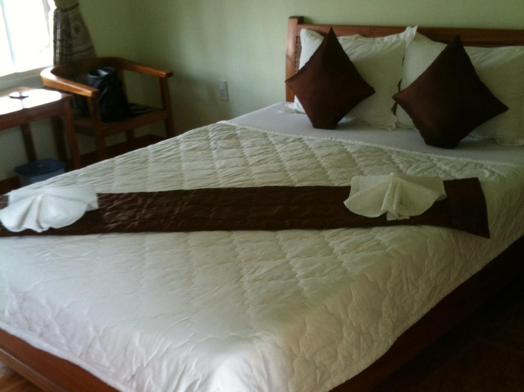 日出乡村酒店主图