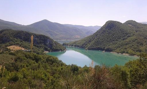 Lago di Bomba-Bomba必去景点