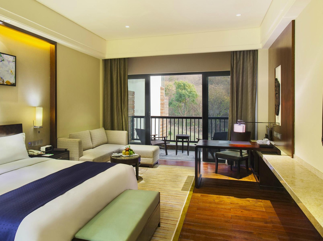 巢湖深业温泉假日度假酒店主图