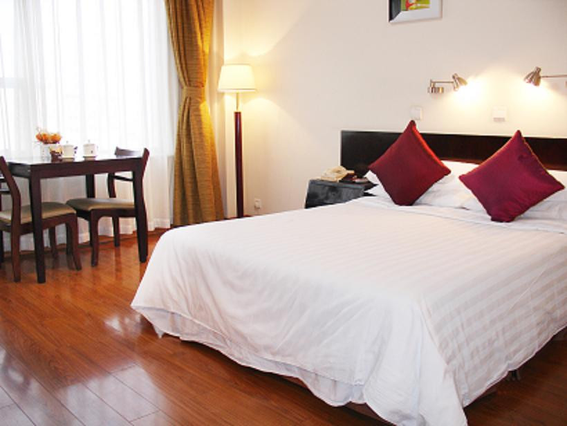 鸢飞大酒店主图