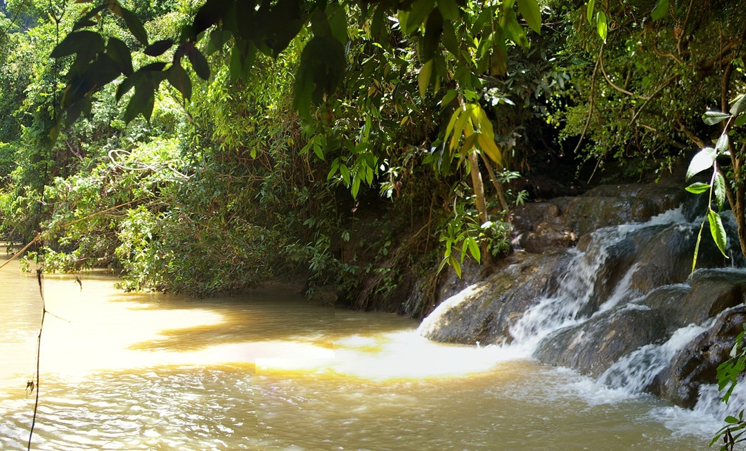 Namtok Ron (Hot Spring Waterfall ) - Khlong Thom景点图片
