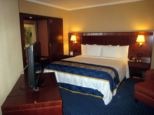 上海齐鲁万怡大酒店主图