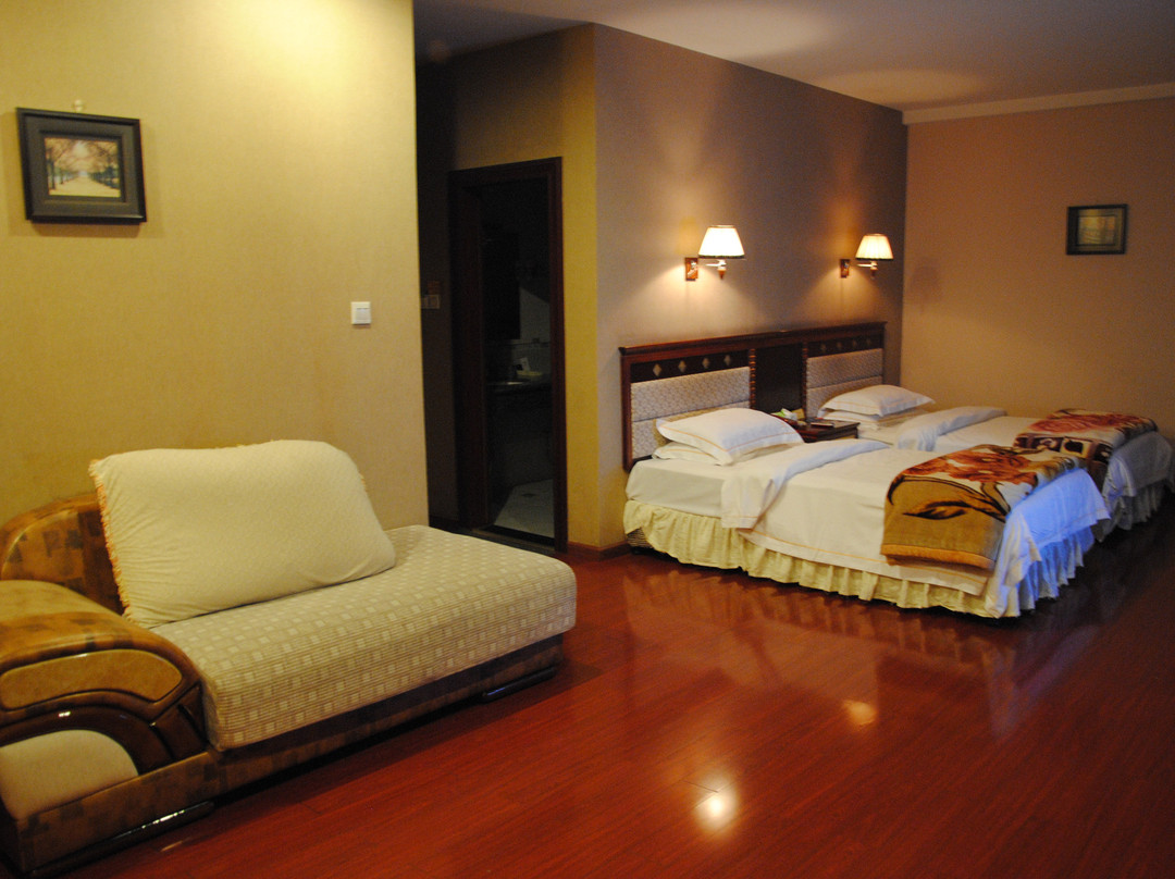 香榭丽拉大酒店主图