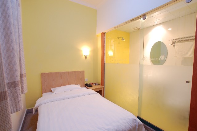 7天优品·洛阳万达广场王城公园店-客卧