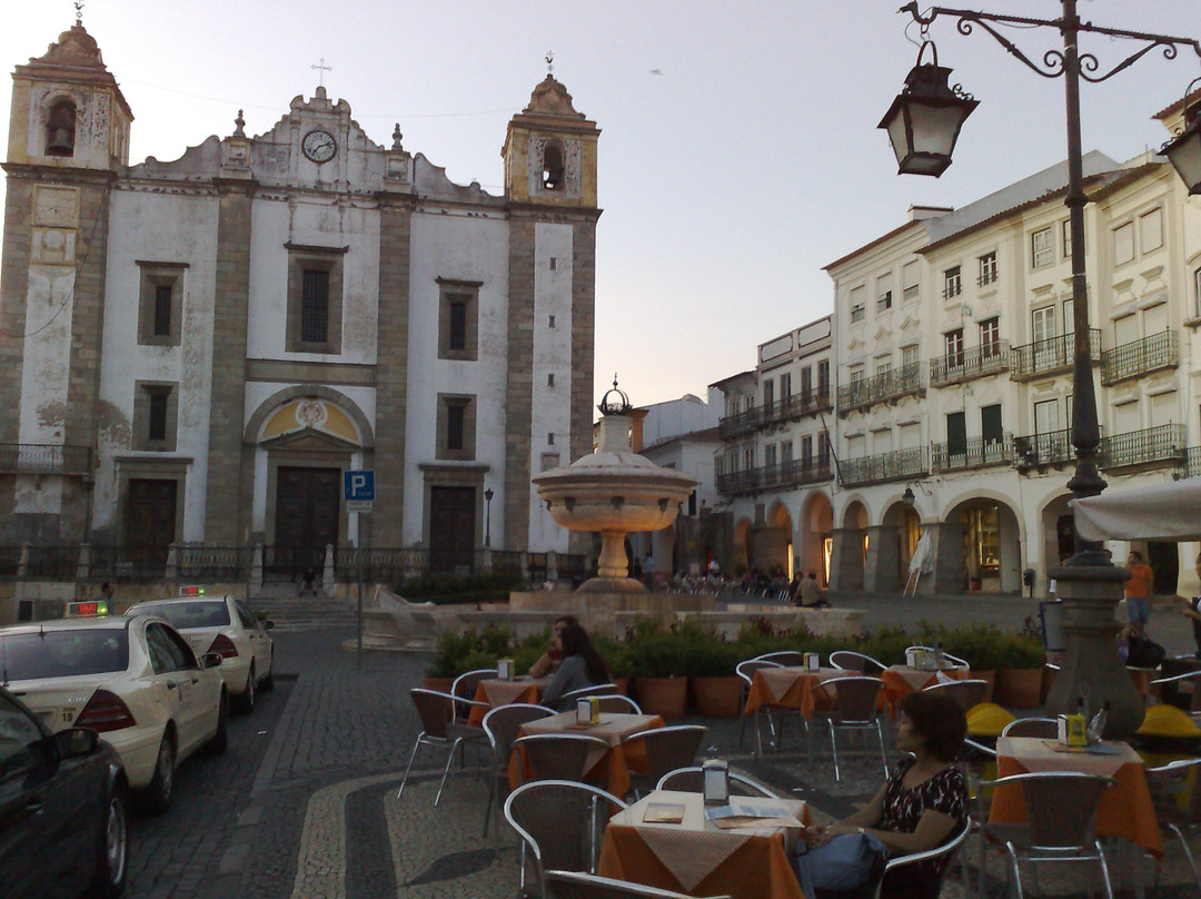 Praça do Giraldo-埃武拉必去景点