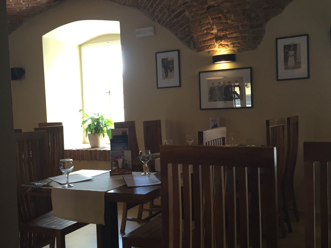 Dobris餐馆和美食-Česká restaurace U tří statkářů