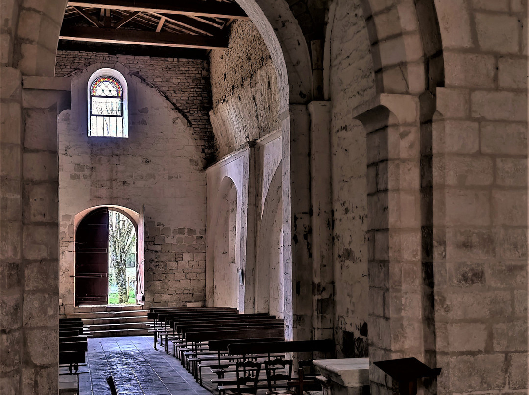 Église Notre-Dame de Amuré-尼奥尔必去景点