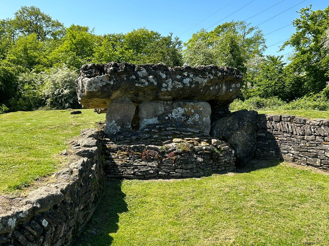 Tinkinswood Chambered Tomb景点图片