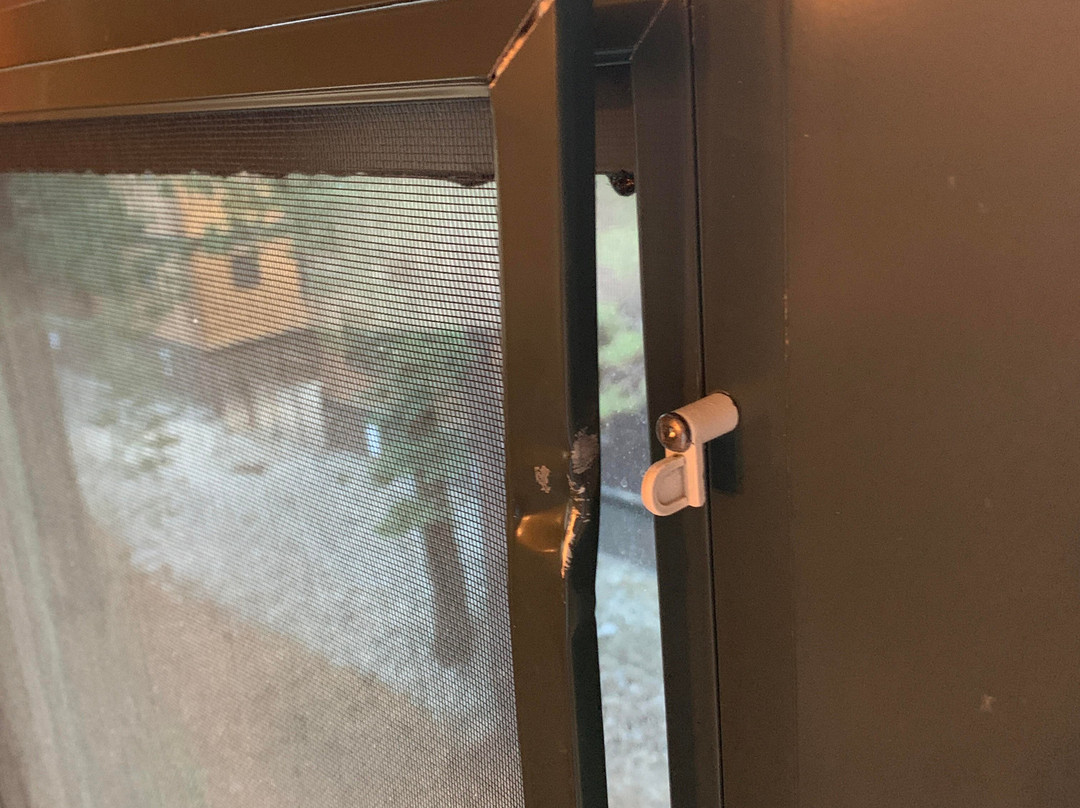 村庄小屋酒店主图