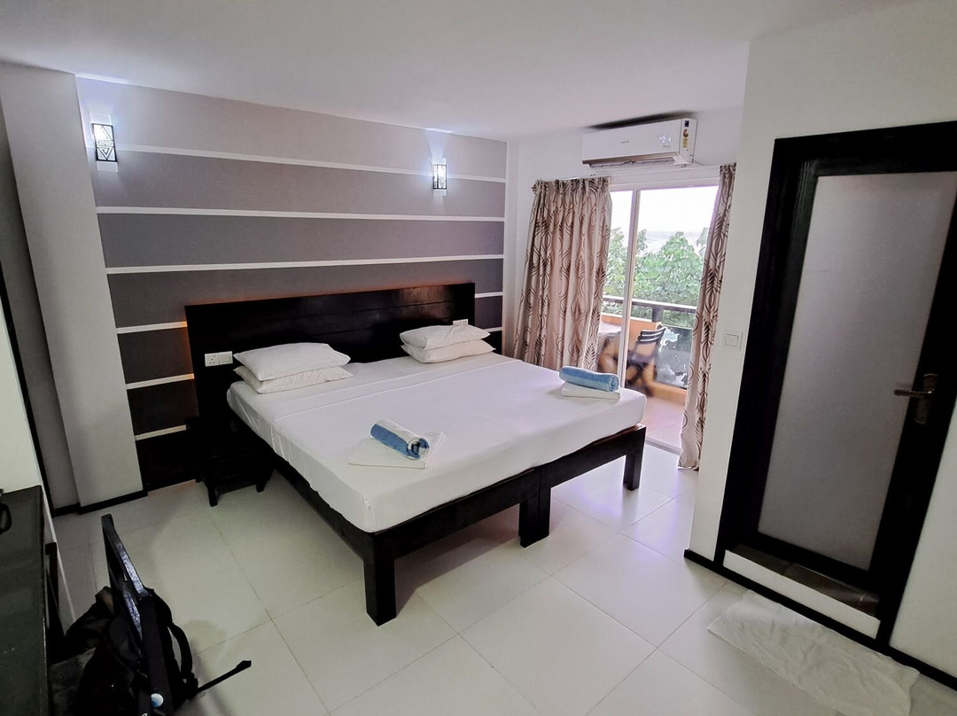 Crown Beach Hotel Maldives主图