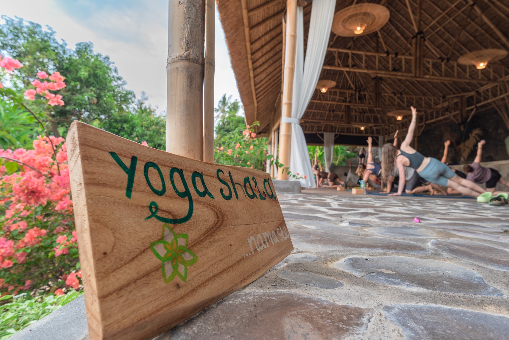 Alamanda Lovina Resort | Yoga Retreat Bali-浴室