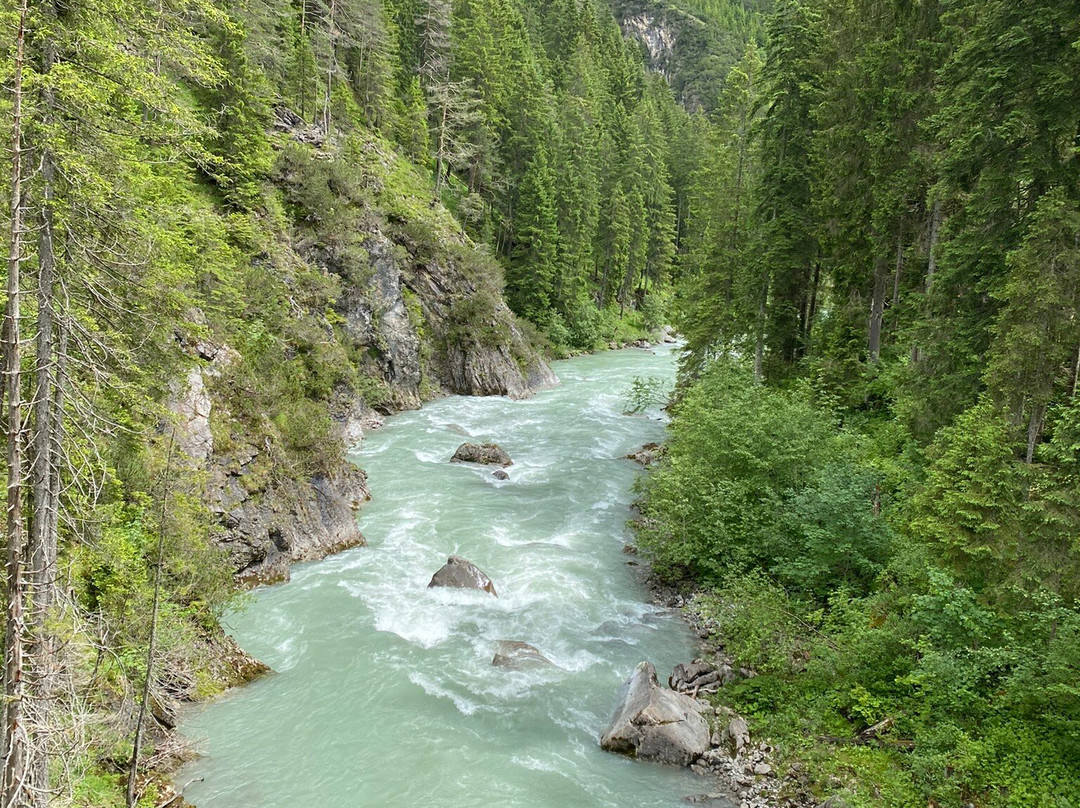 海尔山小旅店主图