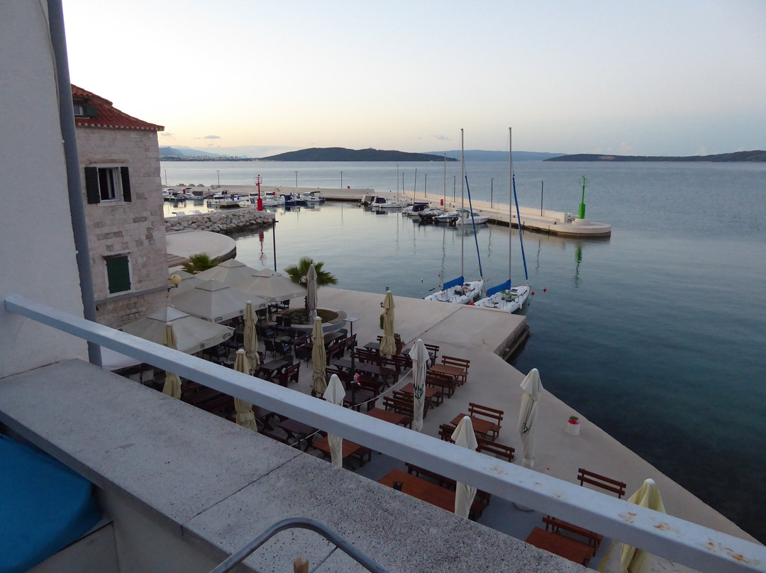 Lungomare di Kaštel Stari-Kastel Stari必去景点