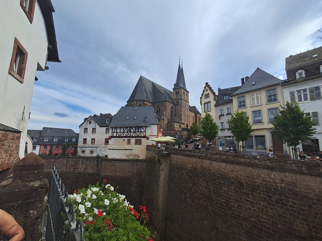 Katholische Kirche St. Laurentius-萨尔堡必去景点