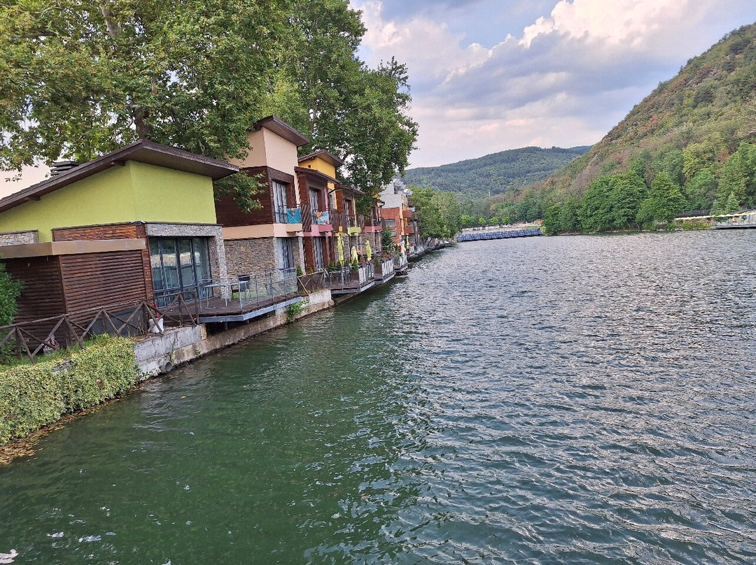 Waterside Houses Complex主图