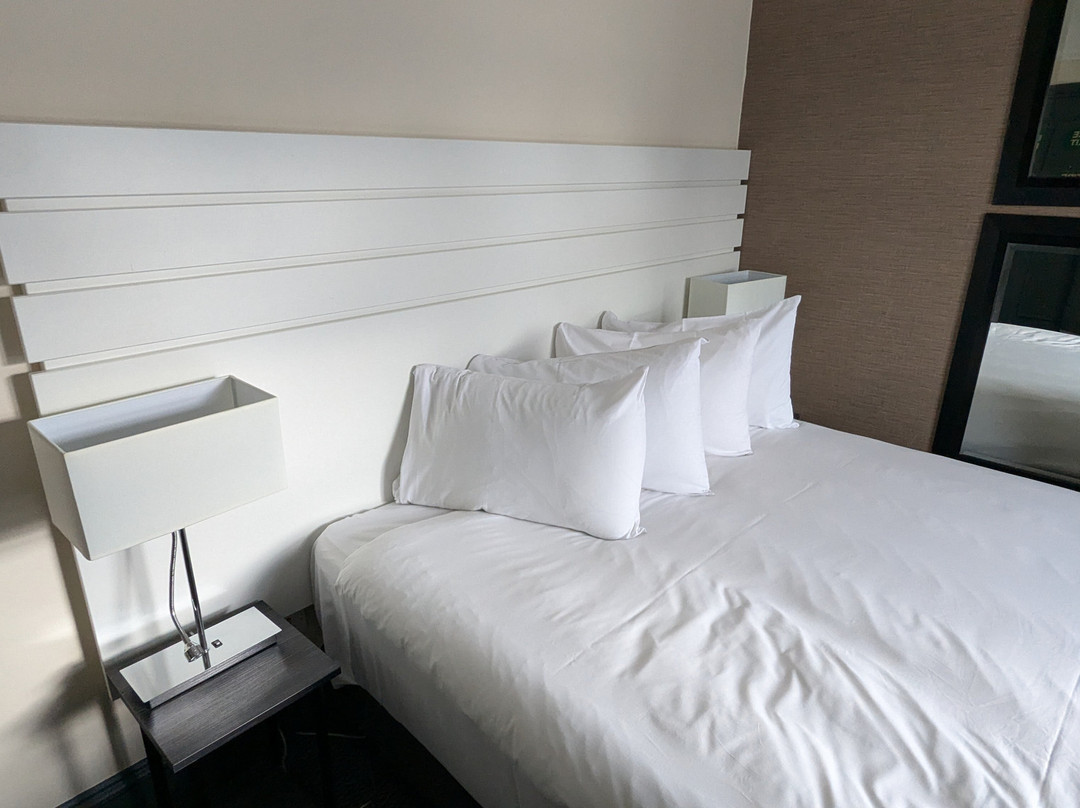 Sunday Hotel Staines主图