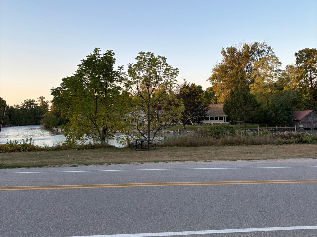 The Riverside Inn主图