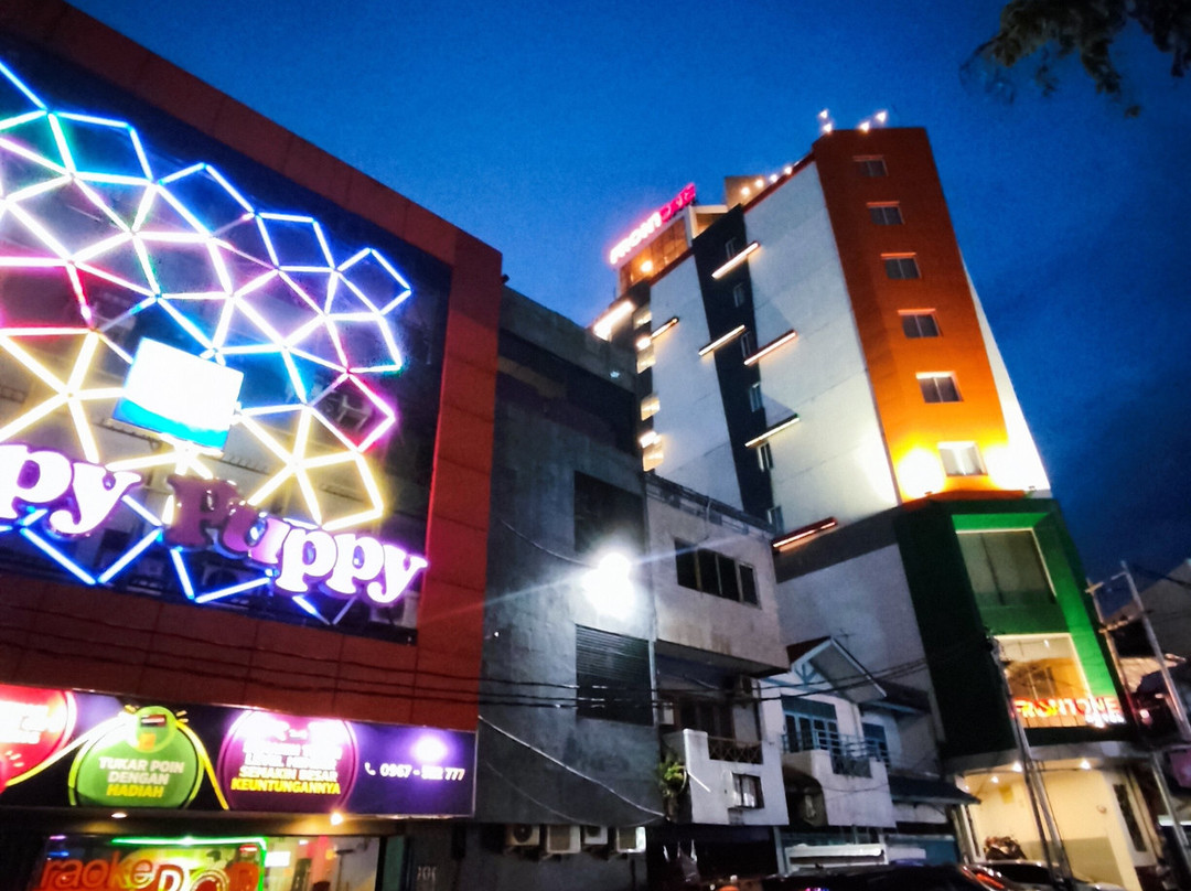 Front One Hotel Jayapura主图
