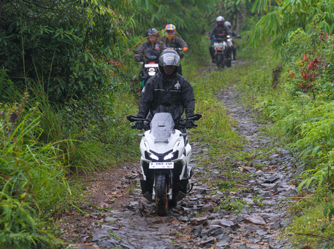 Scenic Motorcycle Tours Indonesia-茂物必去景点