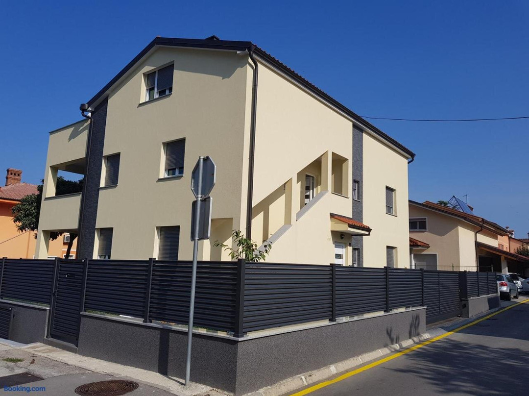 ApartIzola