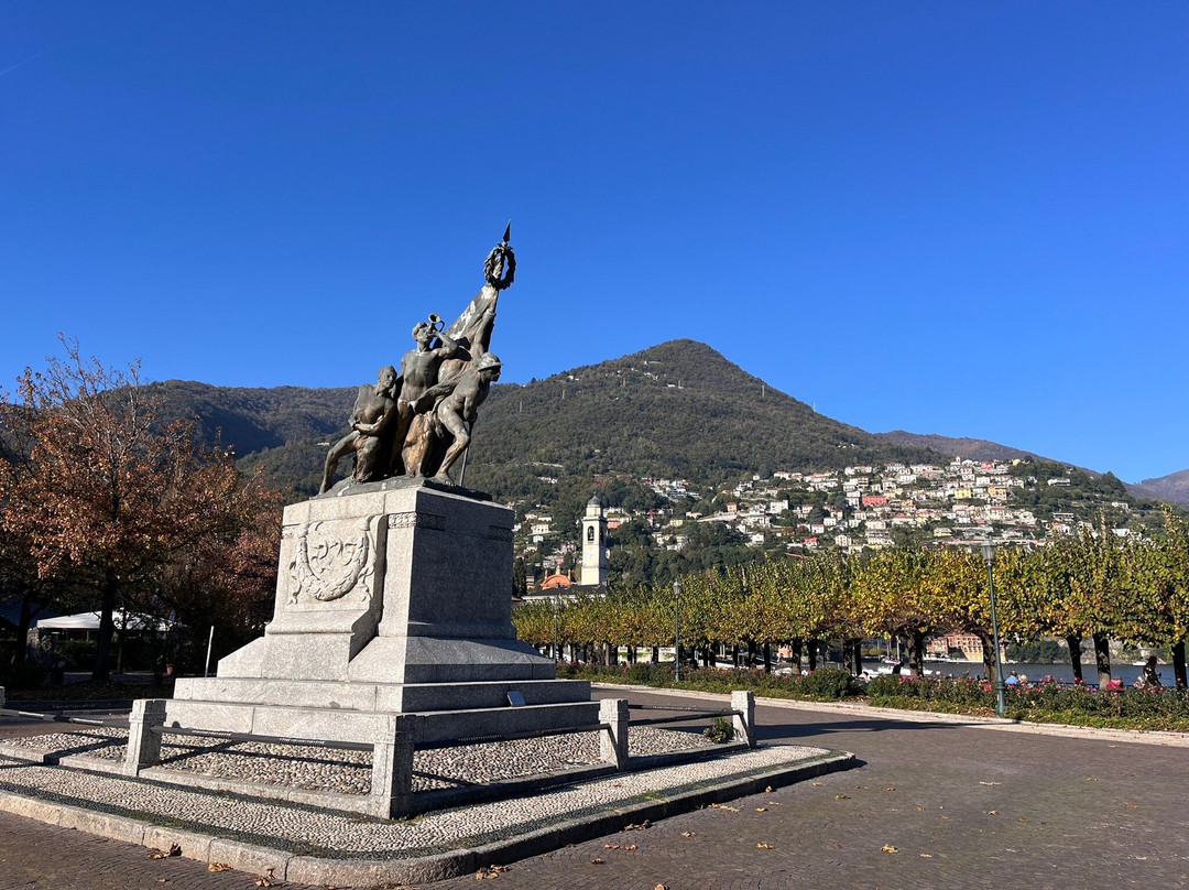 Monumento ai caduti-切尔诺比奥必去景点