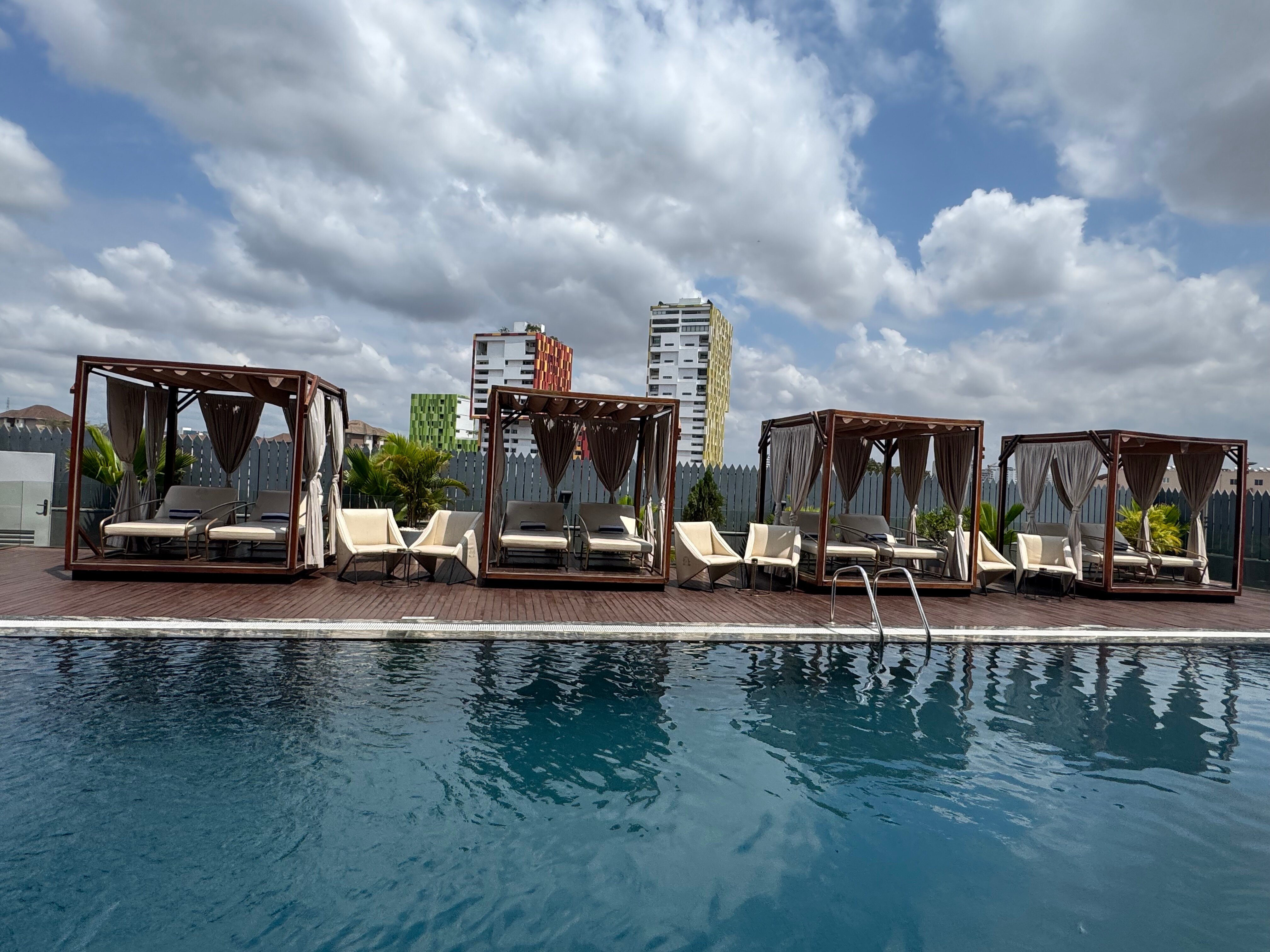 Kwarleyz Residence Accra-泳池