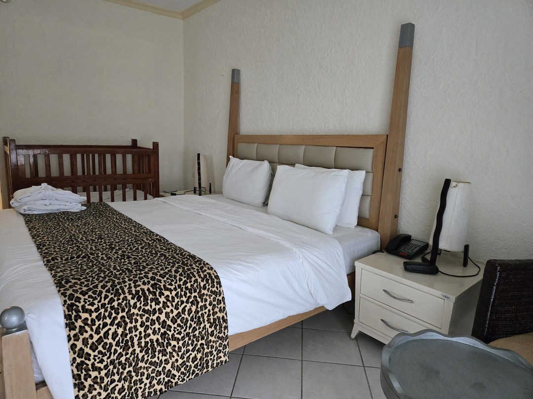 迪亚尼礁石海滩Spa度假酒店主图