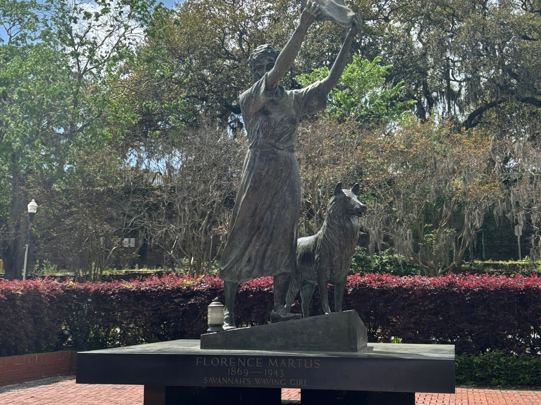 The Waving Girl Statue景点图片