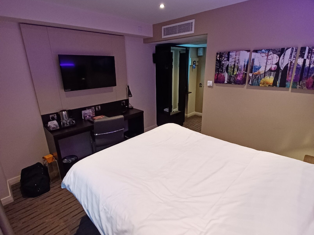 北卡迪夫普瑞米尔酒店主图