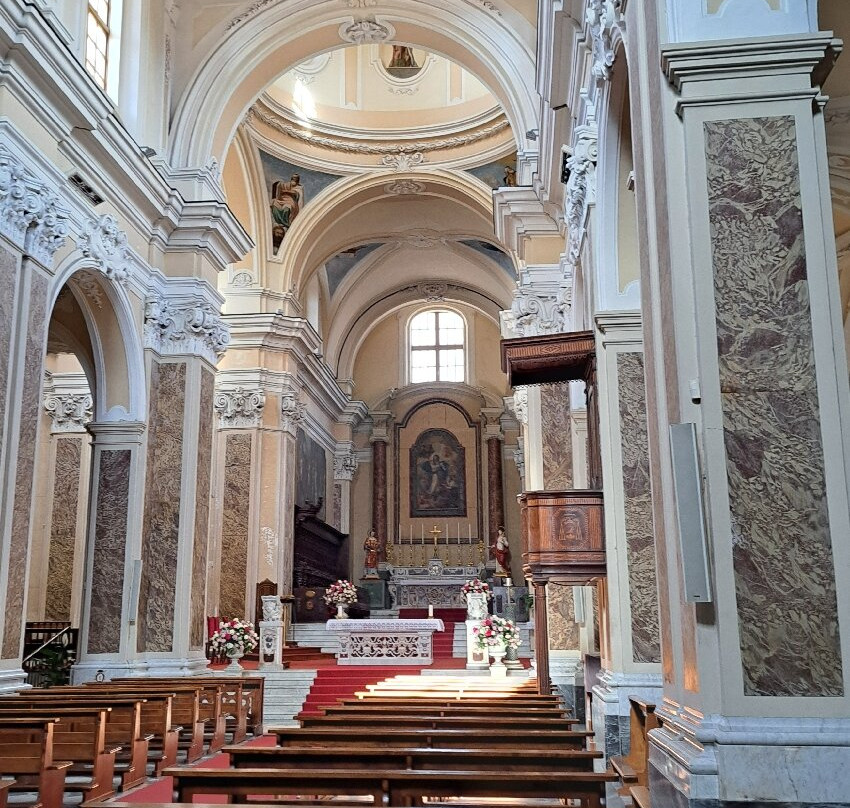 Duomo-Sant'Agata de' Goti必去景点