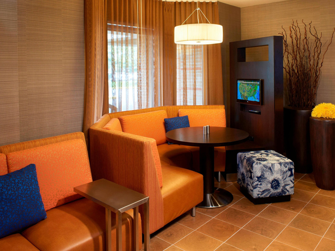 Courtyard by Marriott Cleveland Airport South主图