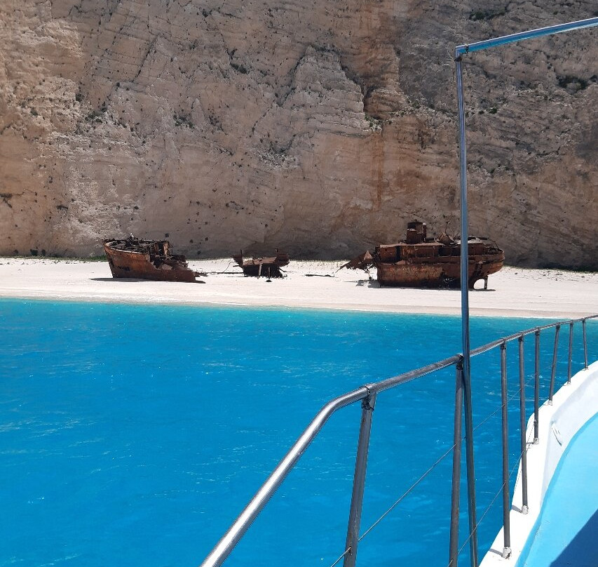 Golden Star Cruises-Porto Vromi必去景点