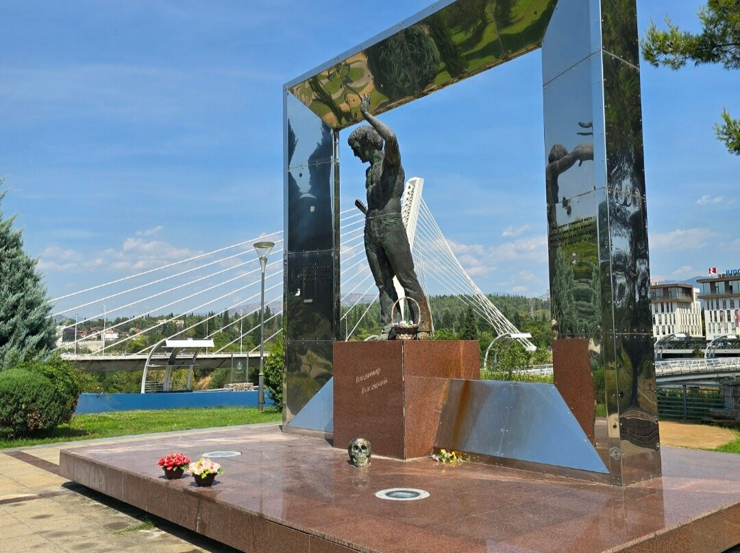 Vladimir Vysotsky Monument-波德戈里察必去景点