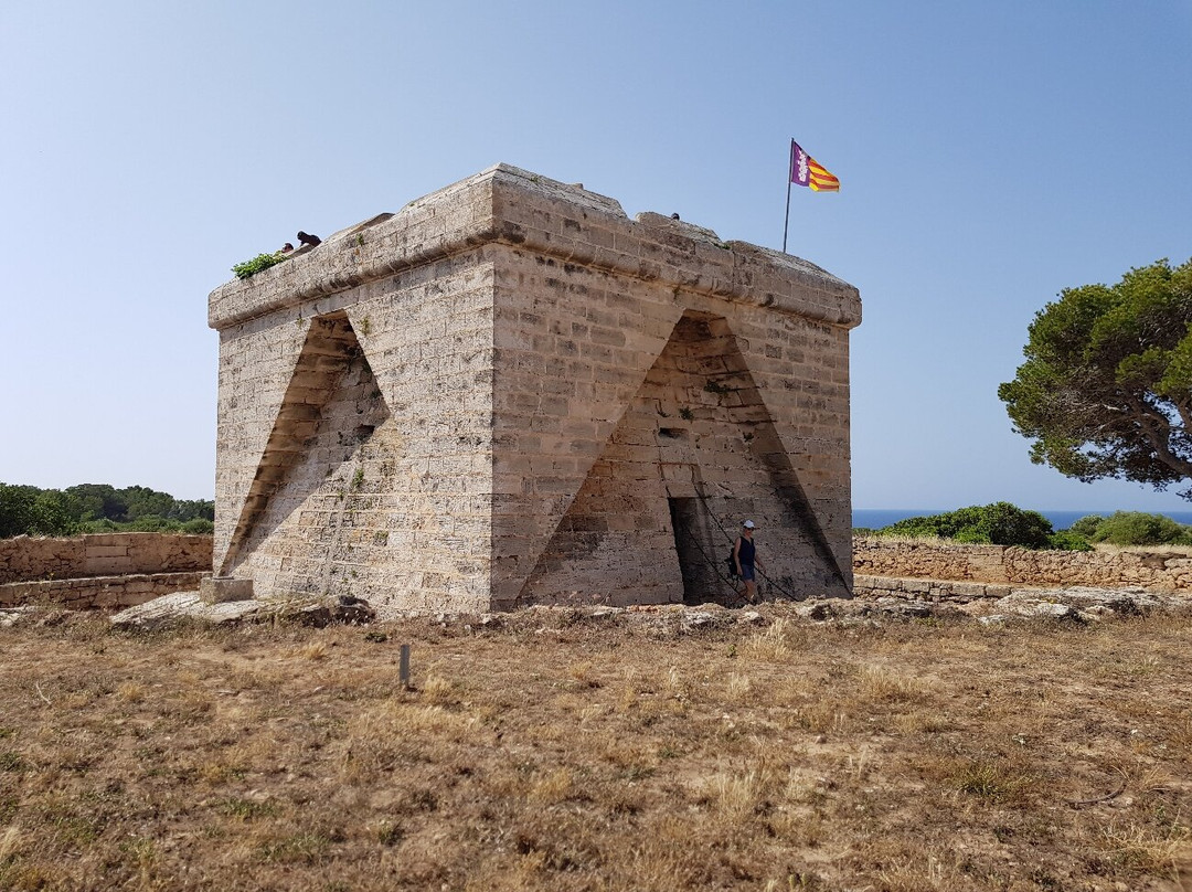 Castillo de la Punta de Namer-萨可马必去景点