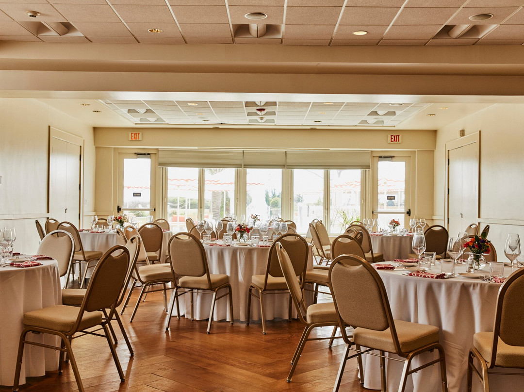 偷渡船海滩渡假村主图