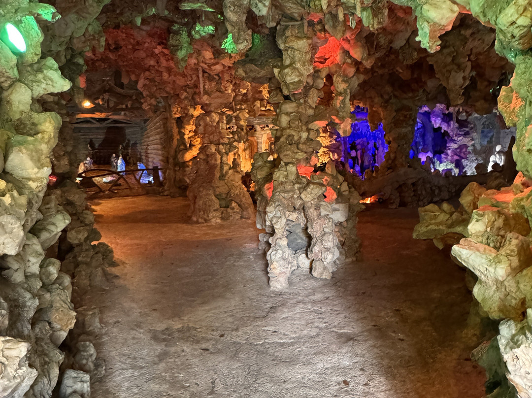 Crystal Shrine Grotto-孟菲斯必去景点