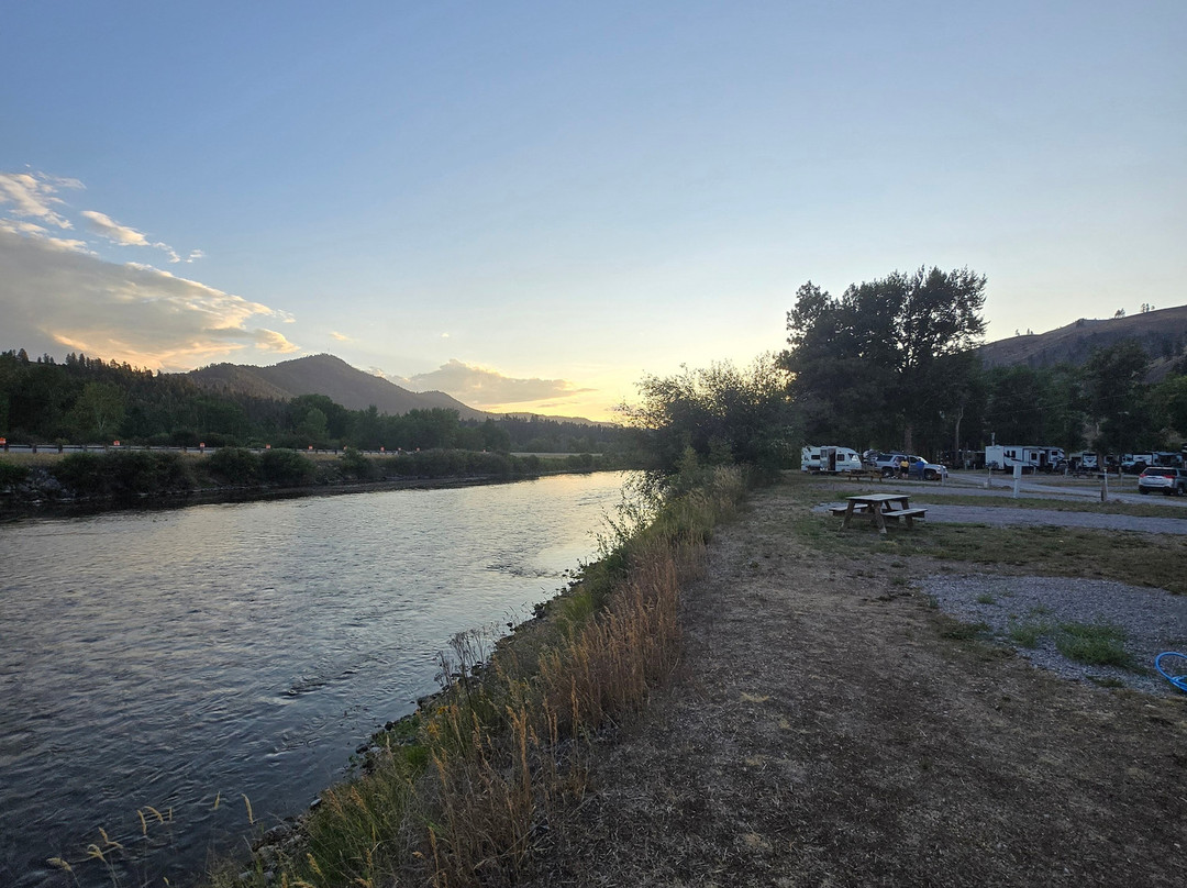 Bearmouth Chalet主图