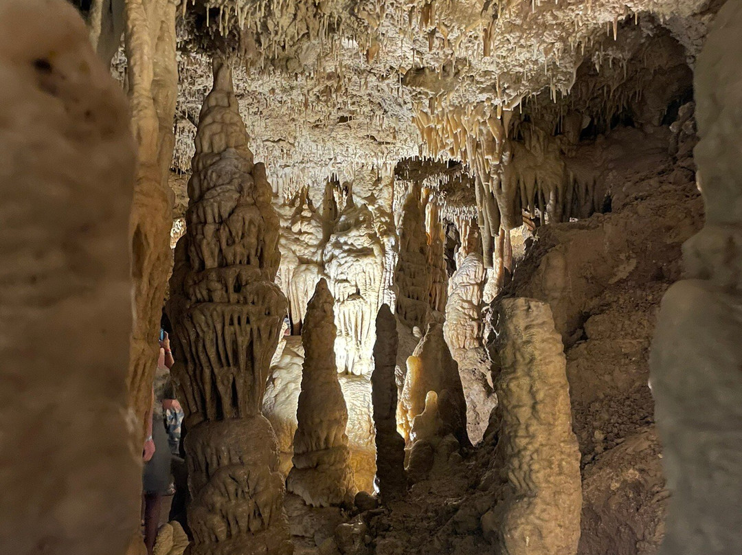 Grotte de Lastournelle-Sainte-Colombe-de-Villeneuve必去景点