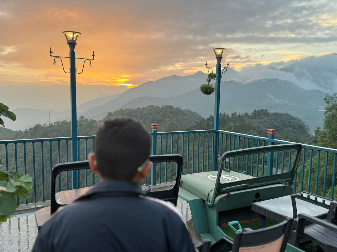 Jharipani Castle主图