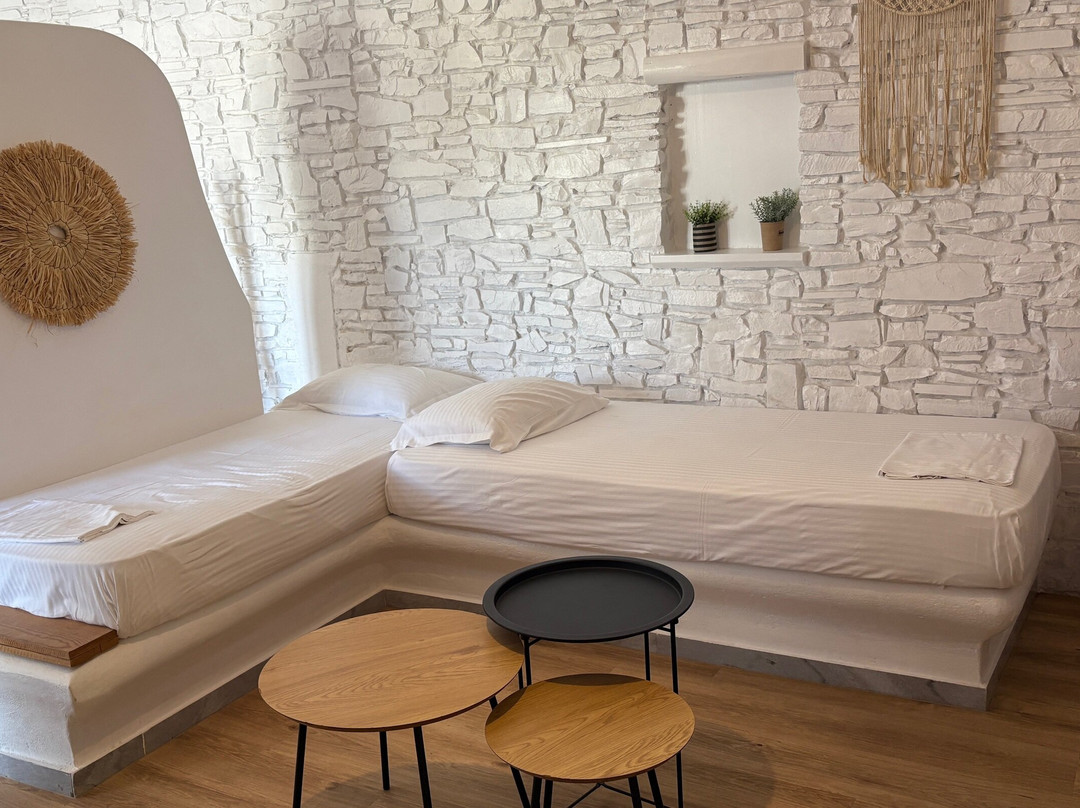 Adonis Hotel & Apartments主图